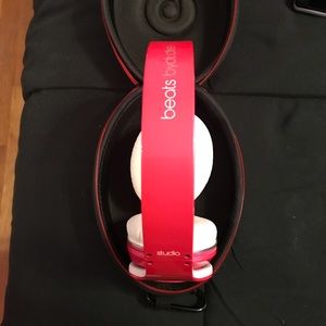 Hot pink beats by dre